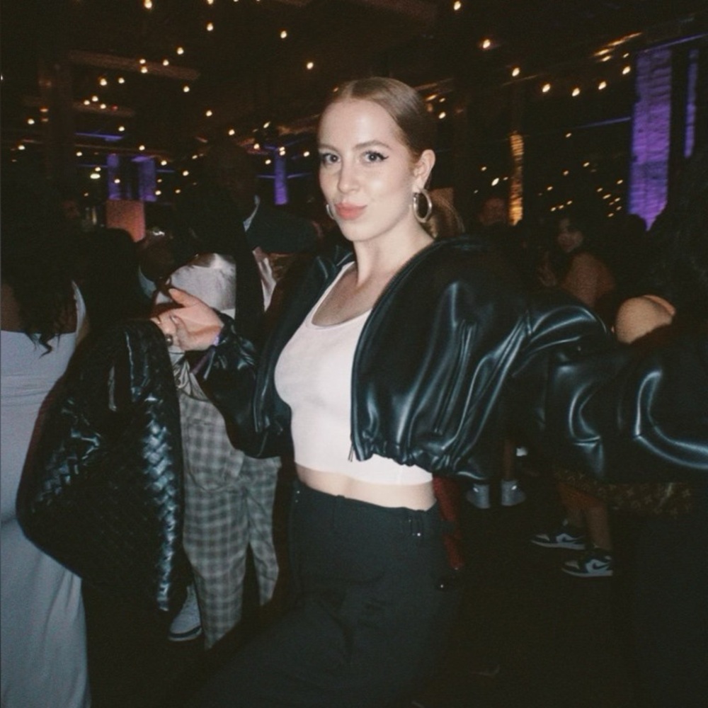 Meet your Posher, Alyssa